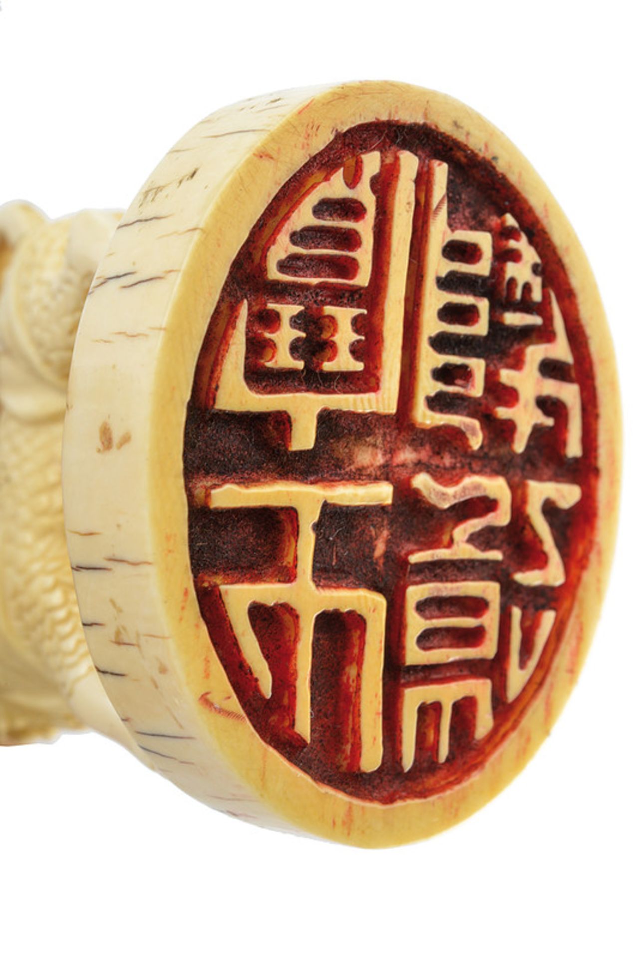 A beautiful carved signet dating: 19th Century provenance: China Ivory seal shaped as a dragon, oval - Image 3 of 4