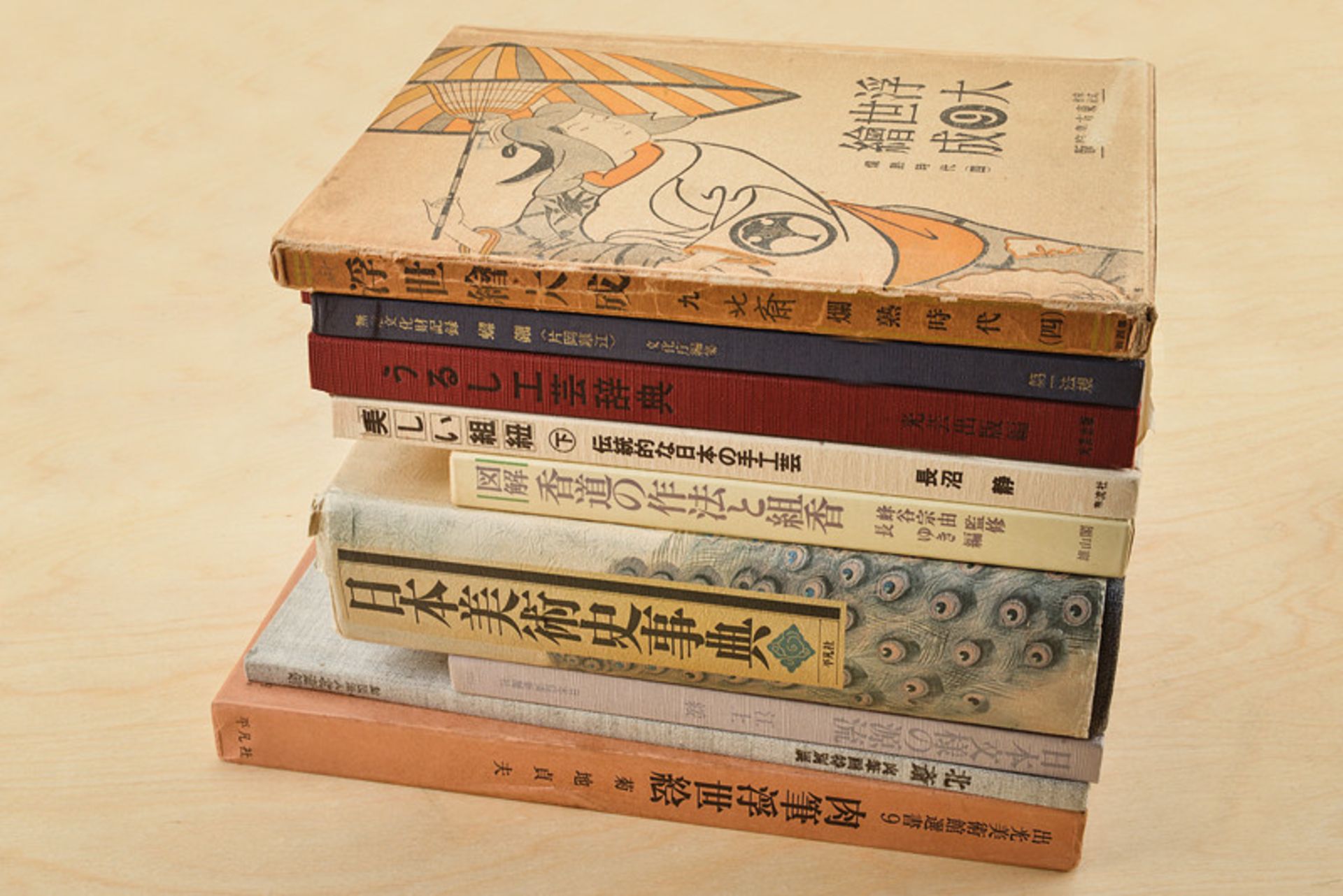 Lot of volumes on Japanese art dating: 20th Century provenance: Japan About prints, painting,