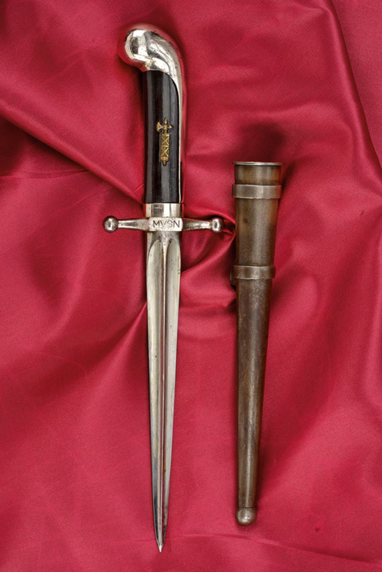 A "Moschettieri del Duce" dagger dating: second quarter of the 20th Century provenance: Italy