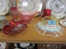 Four cranberry glass pieces and a vaseli