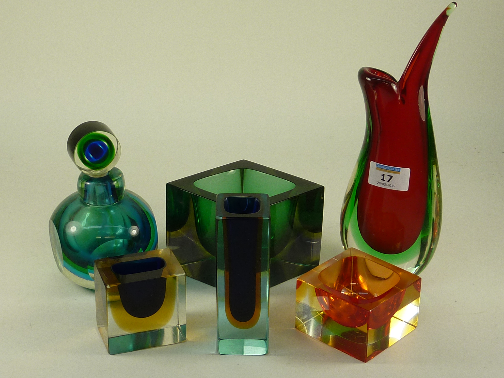Six pieces of tri-colour art glass 27cm