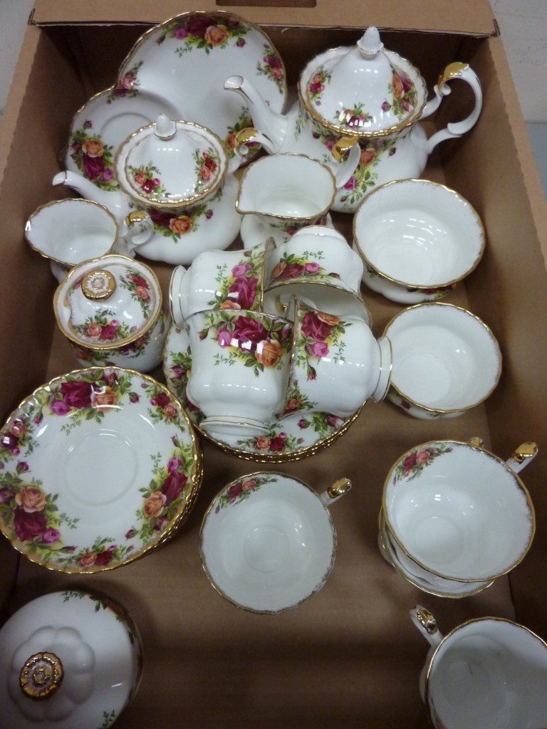 Royal Albert Old Country Roses thirty four piece, eight place tea service Condition Report eight