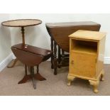 Early 20th century walnut pie crust occasional table on tripod base,