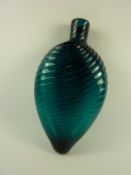 Green ribbed glass flask L19cm