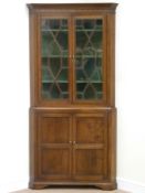 George III oak corner cabinet enclosed by two astragal glazed doors fitted with three shelves,