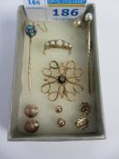 Hallmarked 9ct gold wire brooch, seed pearl ring hallmarked 9ct,