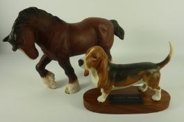 Royal Doulton matt shire horse and a Beswick Connoisseur Model Basset Hound (2)