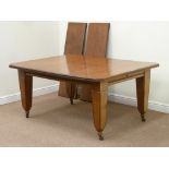 Early 20th century mahogany extending dining table with two leaves,