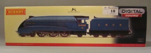 Hornby 00 gauge LNER 4-6-2 Herring Gull digital locomotive and tender R2805XS boxed (1)