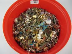 Large quantity costume jewellery oddments in circular box