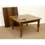 Victorian mahogany telescopic dining table on turned legs, with four leaves, W117cm,