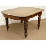 Victorian mahogany dining table, curved ends, on turned legs, 138cm x 101cm,