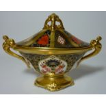 Royal Crown Derby sucrier with lid, pattern no. 1128, dated 1975 H14cm Condition Report Click here