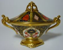 Royal Crown Derby sucrier with lid, pattern no. 1128, dated 1975 H14cm Condition Report Click here