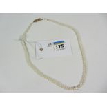 Graduating pearl necklace with hallmarked 9ct gold clasp Birmingham 1971