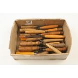 A quantity of carving tools G