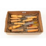 12 chisels and gouges G