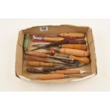 16 carving tools G