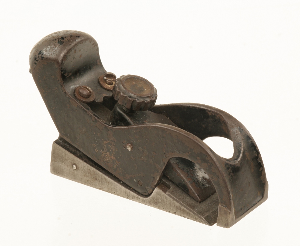 A rare STANLEY No 11 iron bullnose rabbet plane 4" x 1 1/4" see P-TAMPIA vol 11 p215 (illustrated - Image 2 of 2