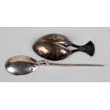 A George III silver caddy spoon with hea