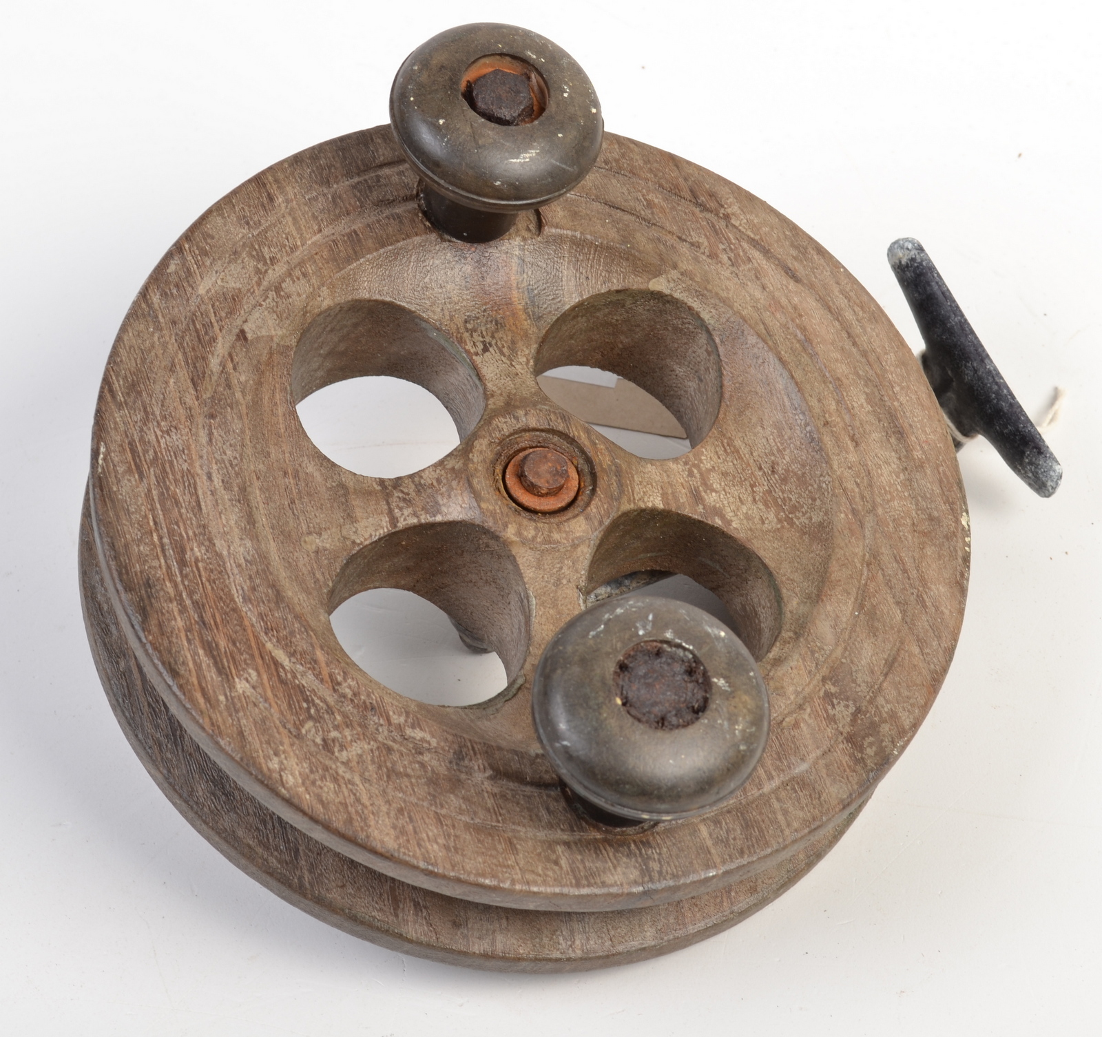 A wooden boat-fishing reel, diameter 19.5 cm. Condition Report: good condition with some areas of