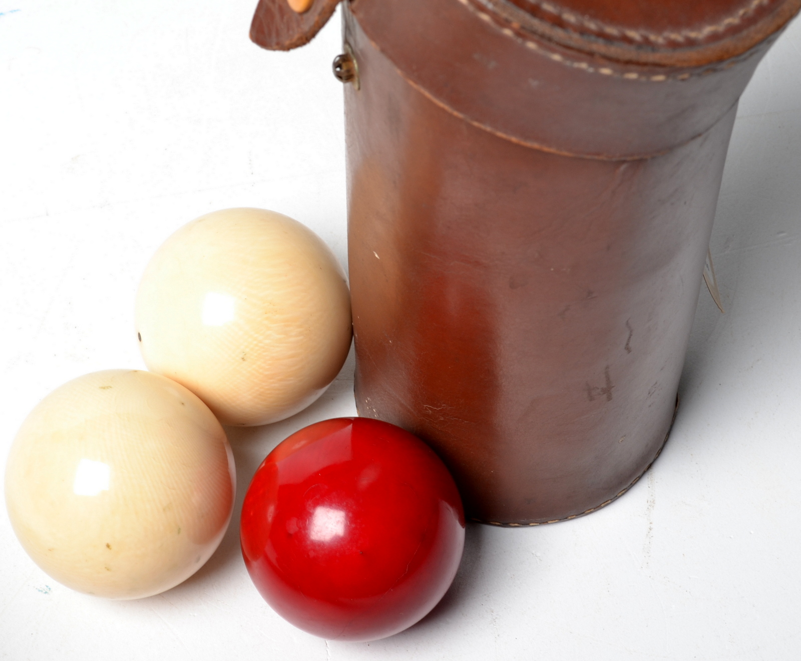 A set of three ivory billiard balls. Diameter 51mm, 2 x 52.5mm. Weight 420g. Original box.