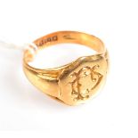 An 18ct. gold Chester hall marked signet ring, 6.5 g.