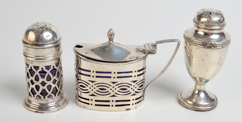 An Edwardian silver oval salt with blue glass liner, the sides with bands of pierced decoration,