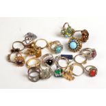 Twenty five costume jewellery rings. Condition Report: No report available.