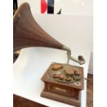 A Gramophone Company oak tabletop hand wind gramophone, together with its wooden horn, winding