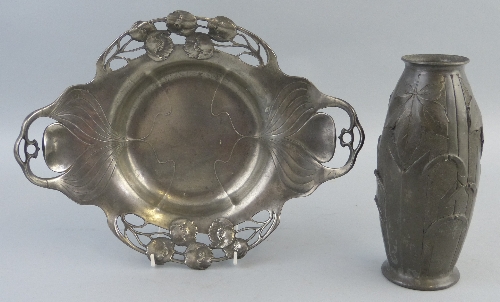 An Orivit Art Nouveau pewter dish, of shaped oval form with two pierced handles and pierced rim with