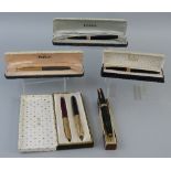 A Parker Vacuumatic fountain pen, in green banded case, two Parker "17" fountain pens and three