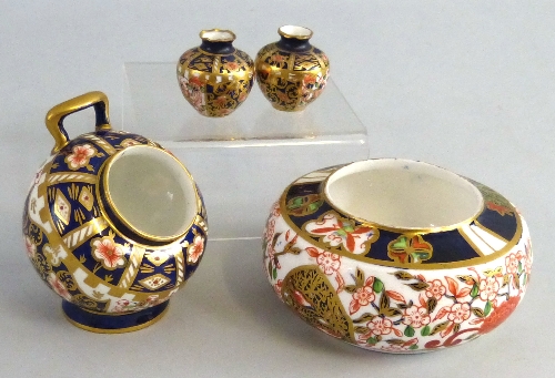 Royal Crown Derby in pattern 1128, salt pot, open bowl and a pair of miniature vases (4)