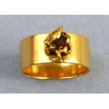 An 18ct gold wedding band, mounted with a gold nugget, size S 10.1gms, boxed