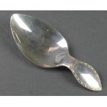 A Scottish silver caddy spoon with bright cut decoration, Edinburgh 1922, 12 grams