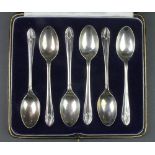 A cased set of 6 silver teaspoons with fancy terminals, Sheffield 1928, 82 grams