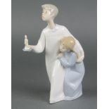 A Lladro figure of 2 children holding a chamber stick 8 1/2"