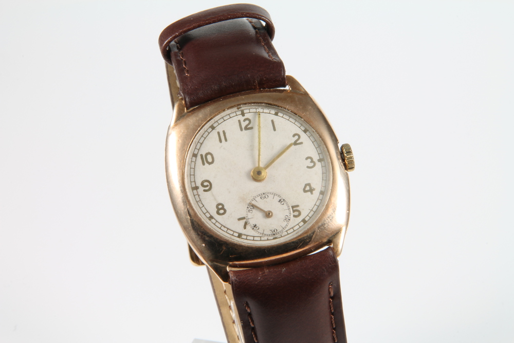 A gentleman's Art Deco 9ct gold wristwatch with seconds at 6 o'clock on a leather strap - Image 2 of 2
