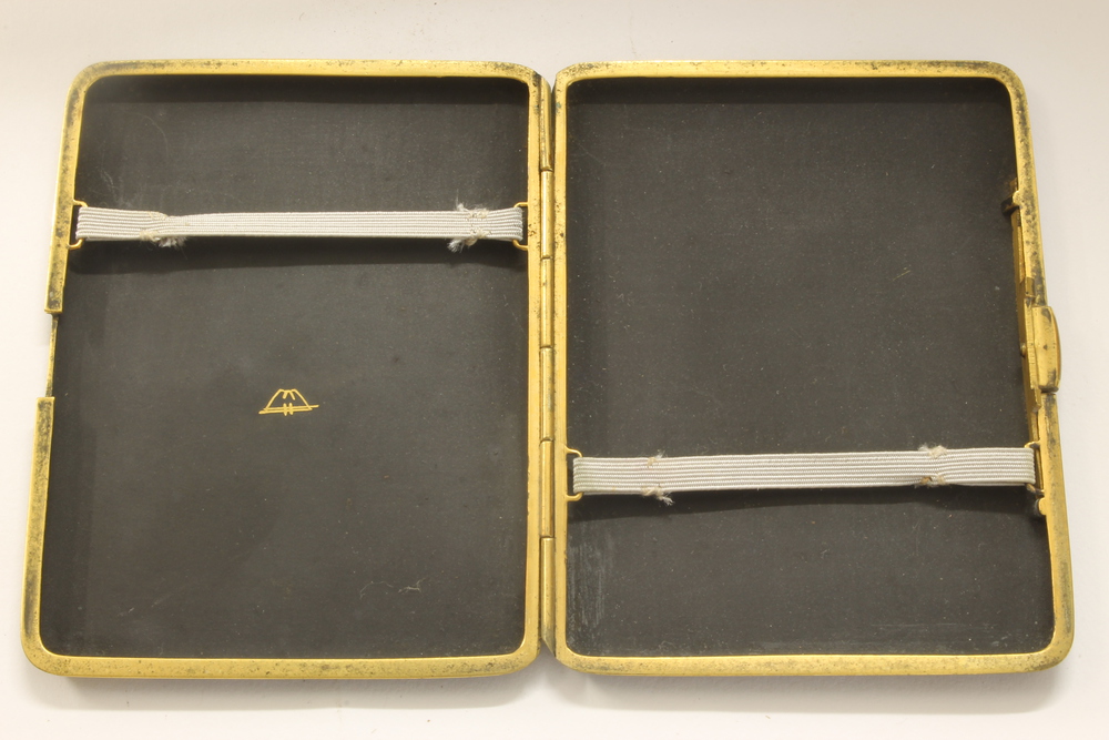 2 Japanese Komai Ware rounded rectangular cigarette cases, 1 decorated with a view of Mount Fuji 6 - Image 3 of 7
