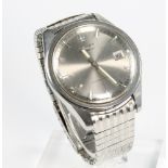 A gentleman's Seiko steel cased Sportsmatic calendar wristwatch on a steel bracelet