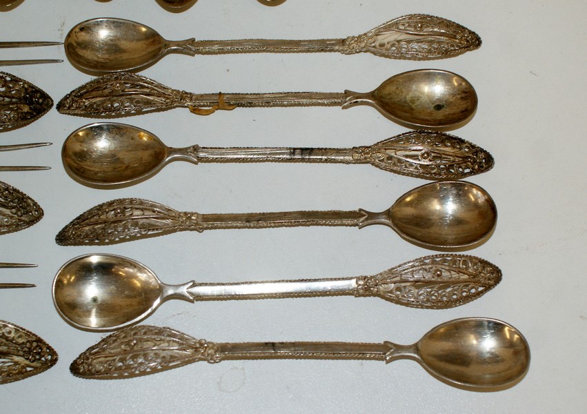 Selection of Decorative .800 Silver cutlery, 6 pickle forks, 6 tea spoons and 6 smaller spoons, - Image 2 of 7