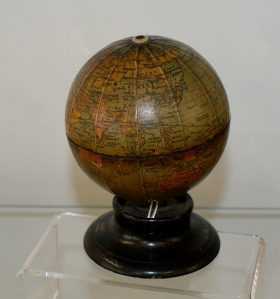 Rare Clarke & Co Terrestial Globe cotton Dispenser on Raised turned & black lacquered stand, 10. - Image 2 of 6