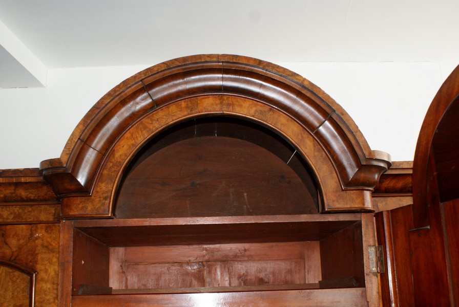 Victorian Burr Walnut Triple Breakfront wardrobe / armoire with original mirror and handles, 3 - Image 14 of 21