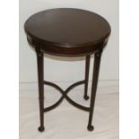 Victorian mahogany Round side / wine table