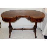 Stunning Victorian Burr walnut Kidney shaped writing table / Desk, very good quality piece of