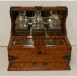 Early 20th century oak cased Tantalus sent with 3 non original decanters