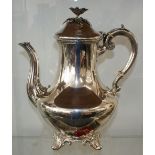 Solid silver coffee pot, London 1873, John, Edward, Walter & John Barnard, Finely scrolled detail