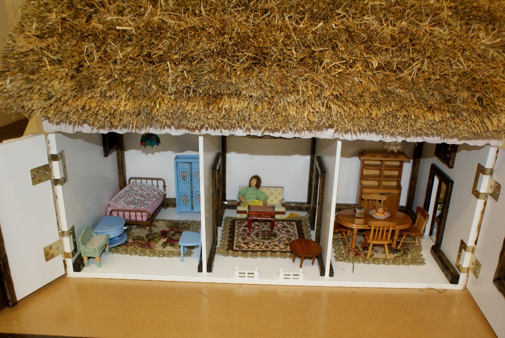 Large dolls house on play stand with lower drawer which pulls out to reveal farm - Image 2 of 6