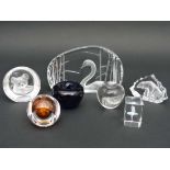 Art Glass including works by Mats Jonasson of Sweden  : 7 various items of Art Glass to include a