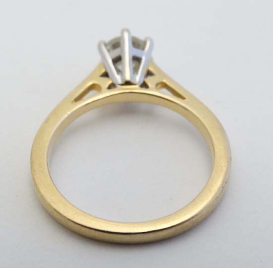 A 18ct gold ring set with diamond solitaire CONDITION: Please Note -  we do not make reference to - Image 2 of 3